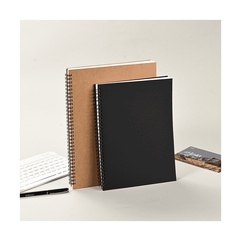 Vlastný kraftový notebook so špirálovou cievkou s čiernym krytom