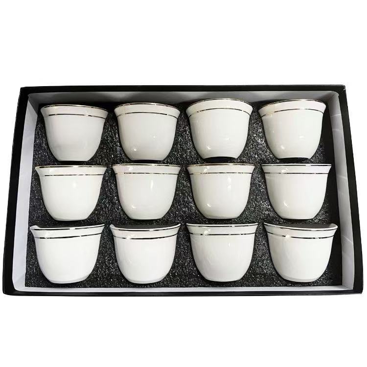 Porcelánová šálka na čaj s okrajom z bieleho zlata na čínsky čajový obrad